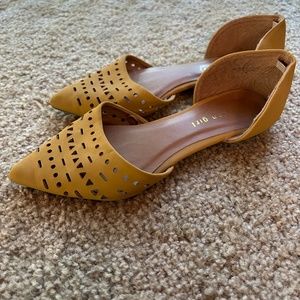 Madden Girl Mustard Flats With Cutout Details Size 7